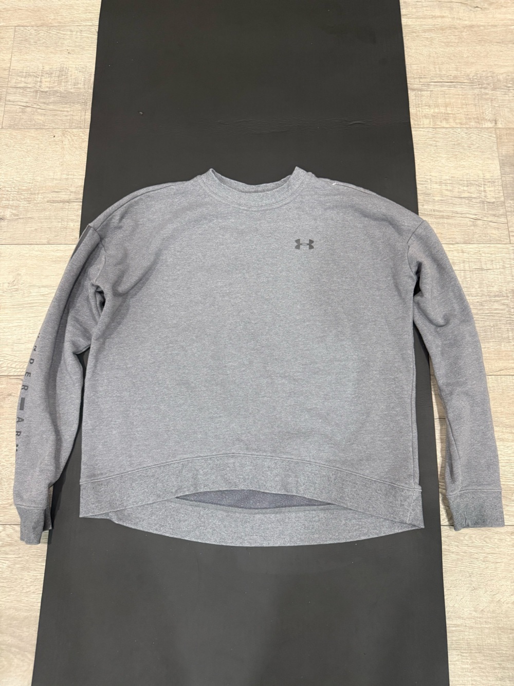 Under Armour Men's Heather Gray Crewneck Pullover Sweatshirt